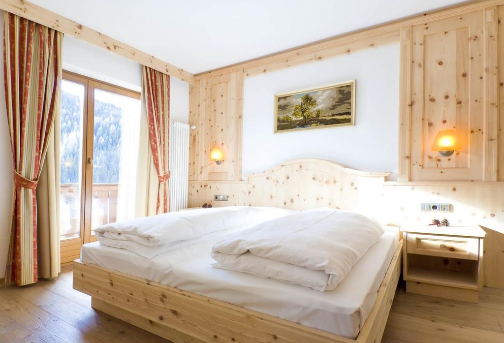 Family And Wellness Residence Ciasa Antersies San Cassiano  Exterior foto
