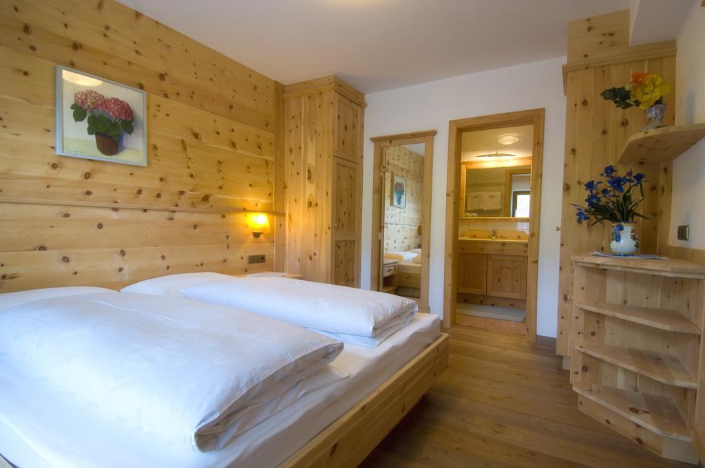 Family And Wellness Residence Ciasa Antersies San Cassiano  Cameră foto
