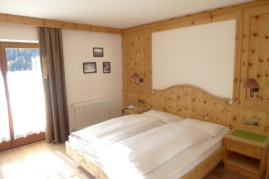 Family And Wellness Residence Ciasa Antersies San Cassiano  Cameră foto