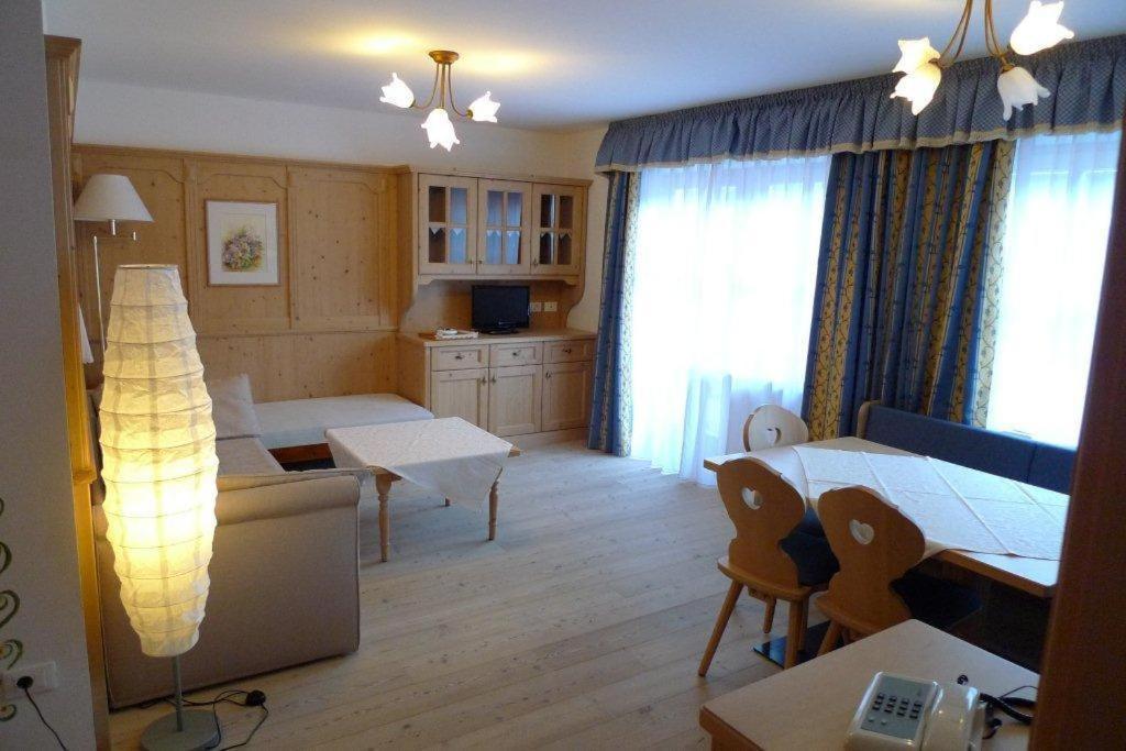 Family And Wellness Residence Ciasa Antersies San Cassiano  Cameră foto